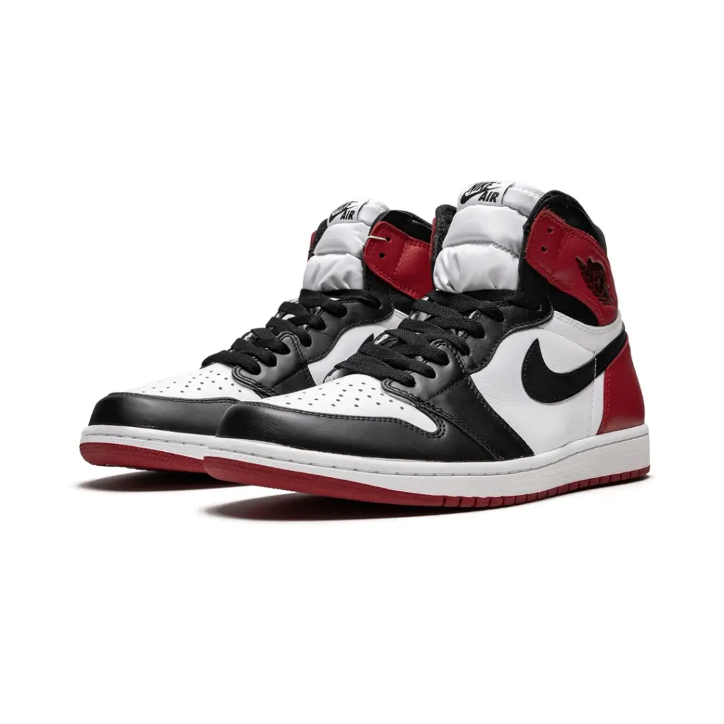 AIR JORDAN 1 RETRO HIGH OG
“Black Toe” 3