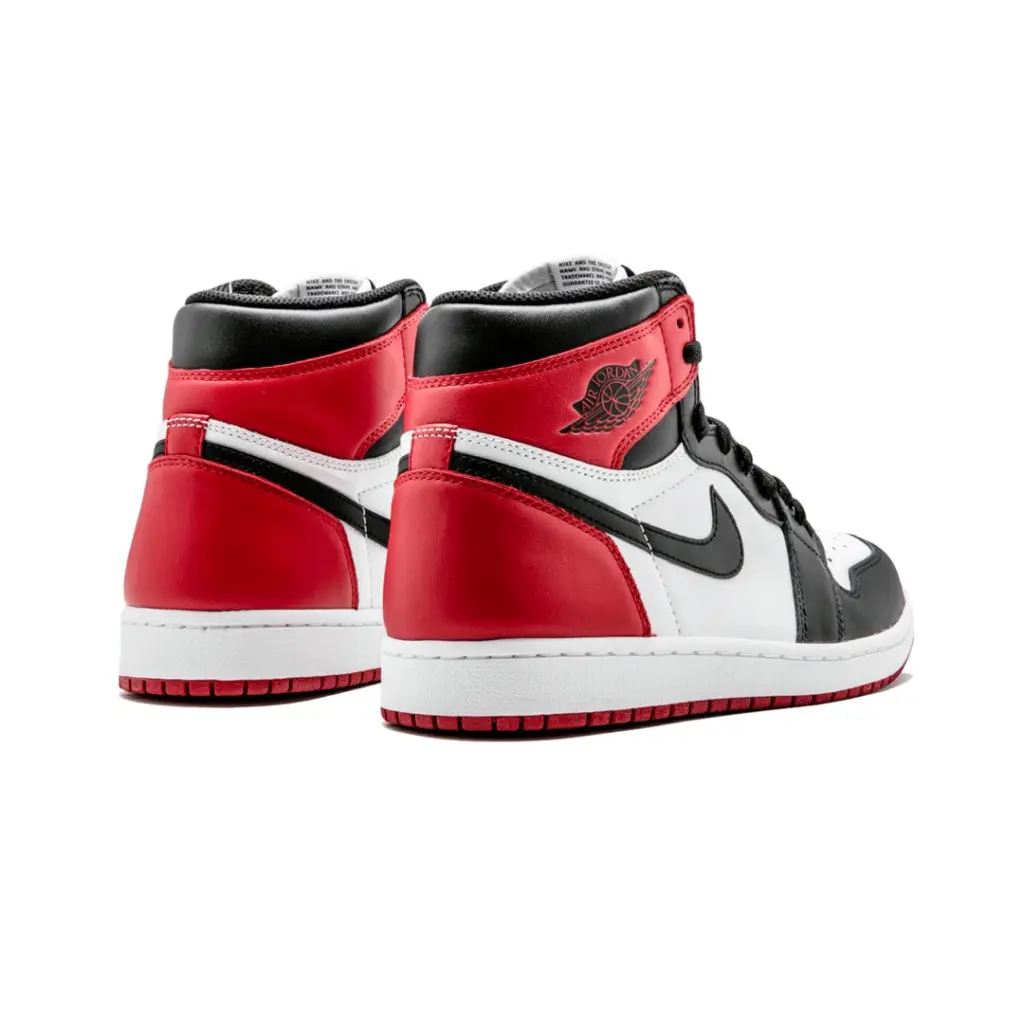 AIR JORDAN 1 RETRO HIGH OG
“Black Toe” 4