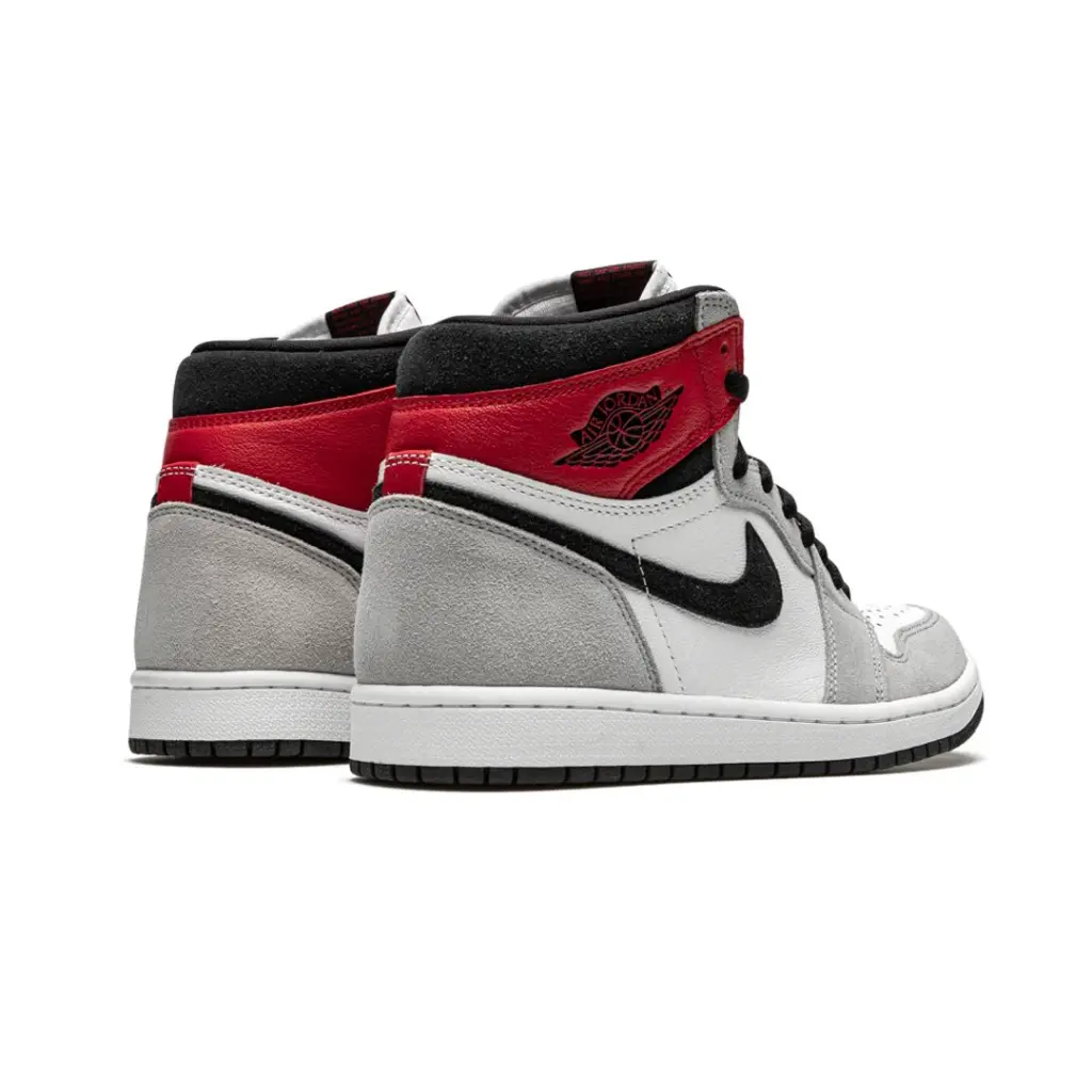 AIR JORDAN 1 RETRO HIGH OG
“Light Smoke Grey 4
