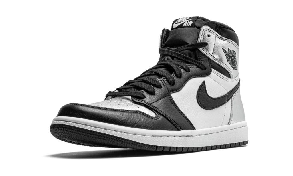 AIR JORDAN 1 RETRO HIGH OG  "SILVER TOE" alternate