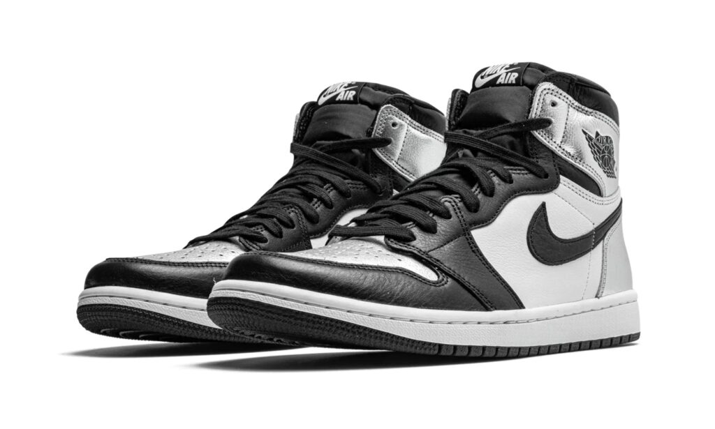 AIR JORDAN 1 RETRO HIGH OG  “SILVER TOE” 3