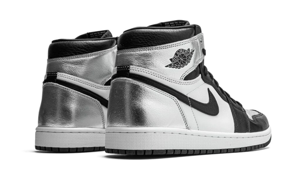 AIR JORDAN 1 RETRO HIGH OG  “SILVER TOE” 4