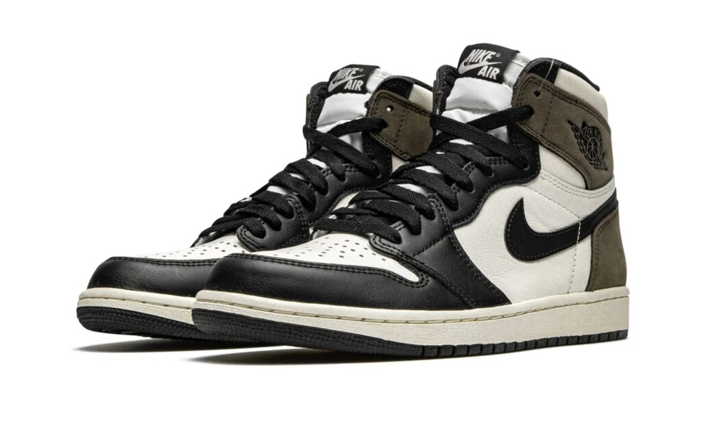 AIR JORDAN 1 RETRO HIGH OG “DARK MOCHA” 3