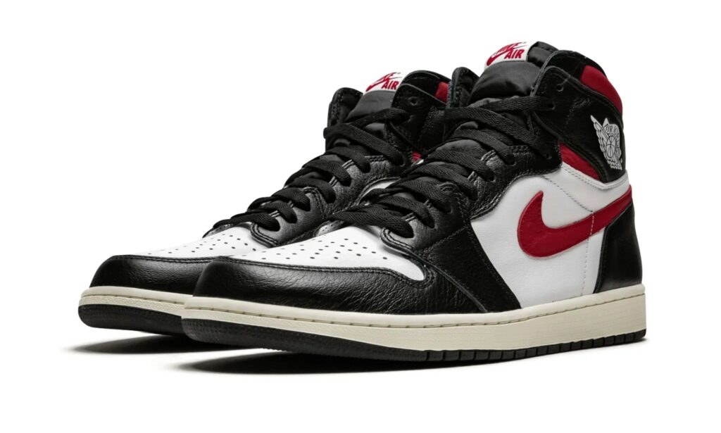 AIR JORDAN 1 RETRO HIGH OG “GYM RED” 3