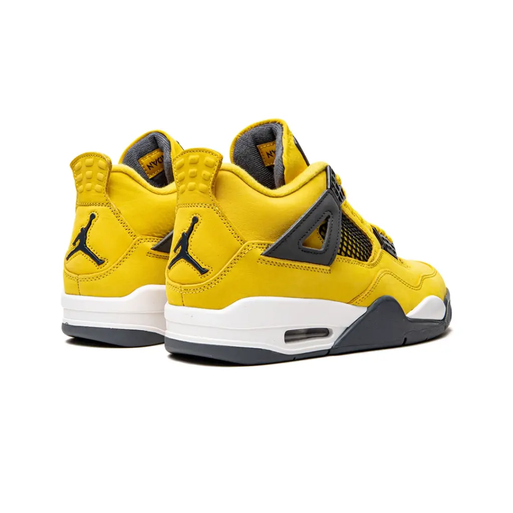 AIR JORDAN 4 RETRO
“Lightning 2021” 4