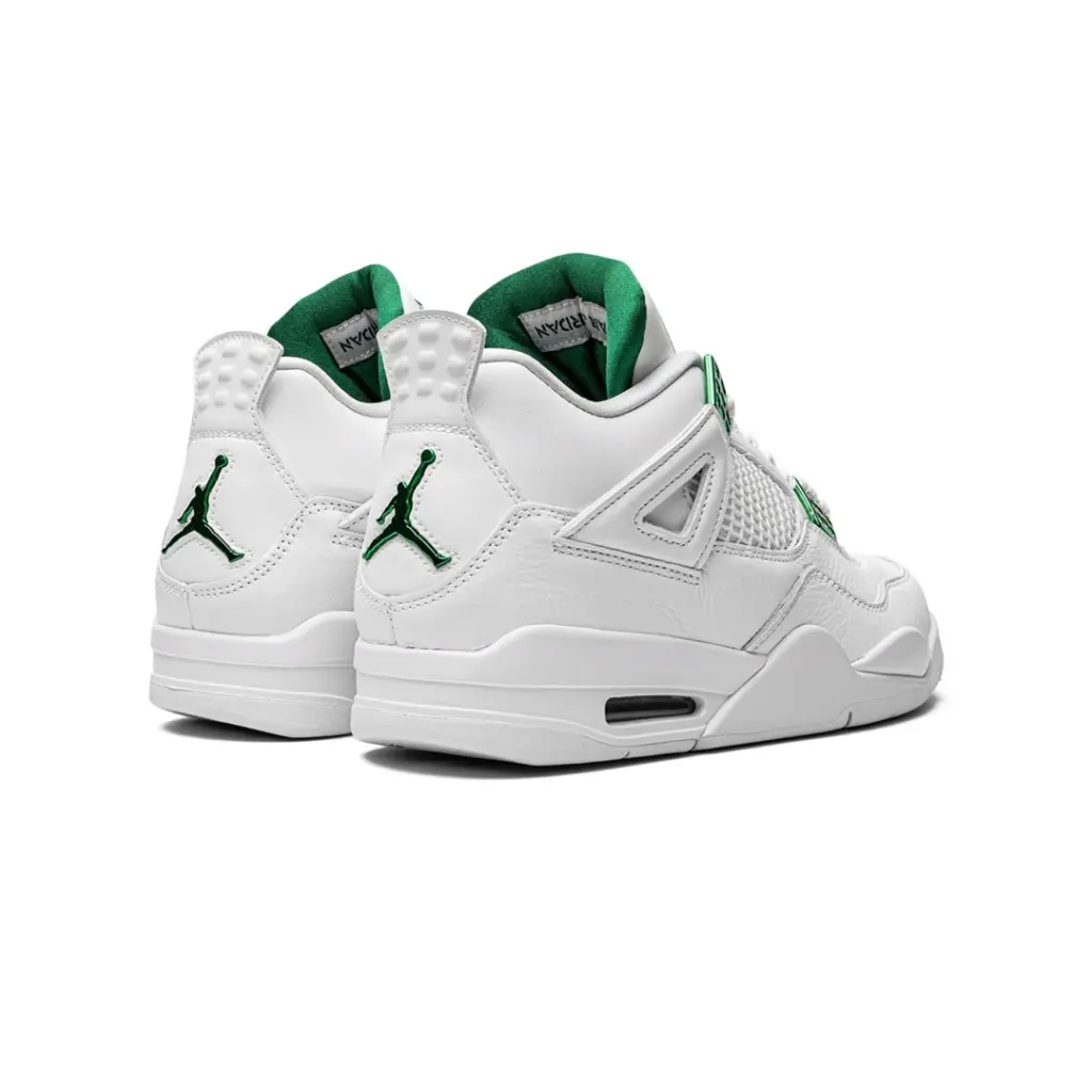 AIR JORDAN 4 RETRO
“Metallic Pack – Pine Green” 4