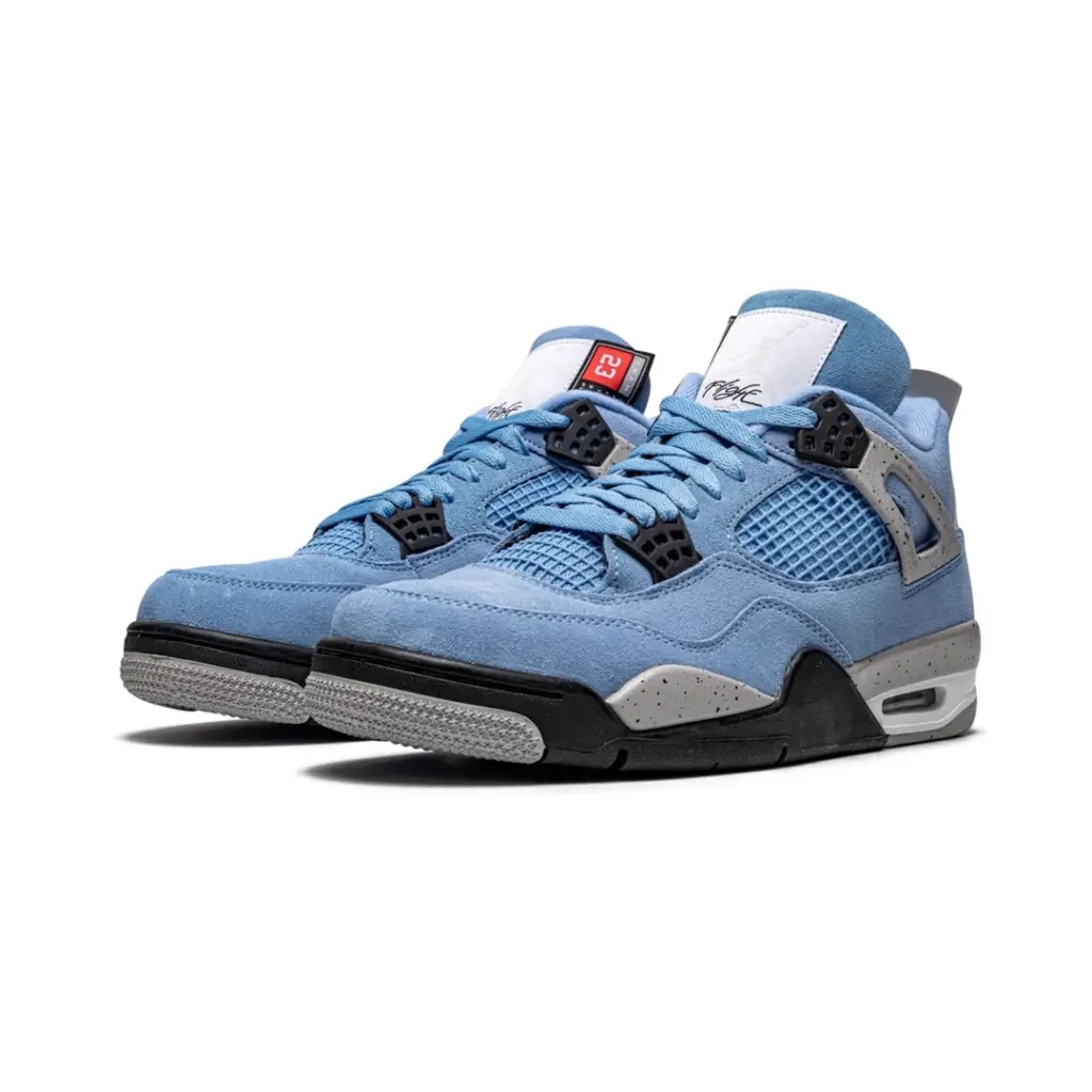 AIR JORDAN 4 RETRO
“University Blue” 3