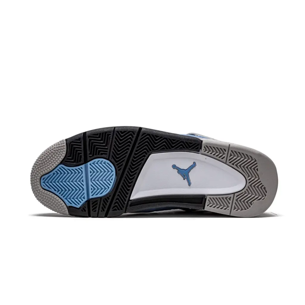 AIR JORDAN 4 RETRO
“University Blue” 5