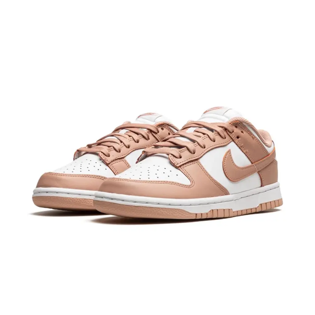 DUNK LOW
“Rose Whisper” 3