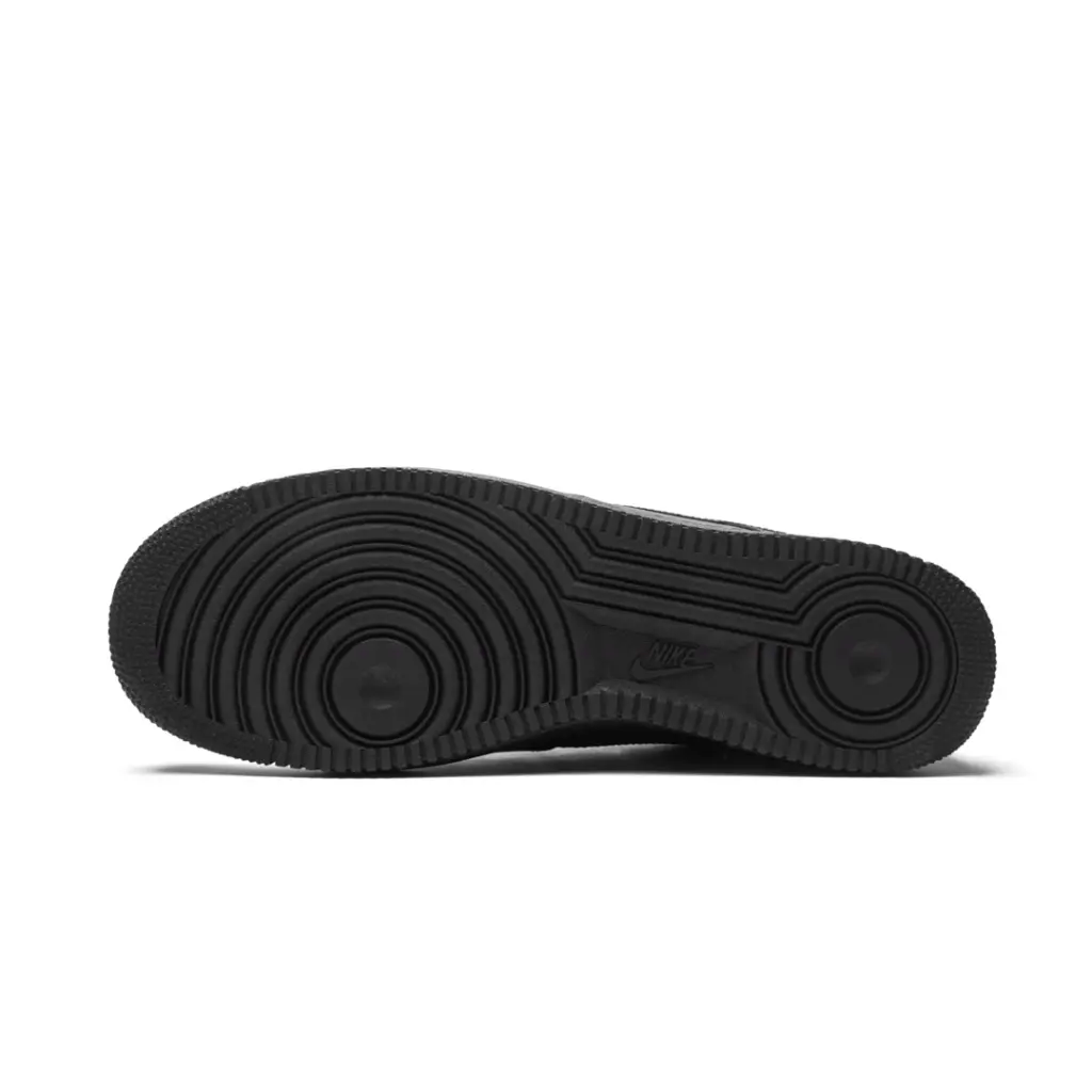 AIR FORCE 1 LOW
“Triple Black” 5