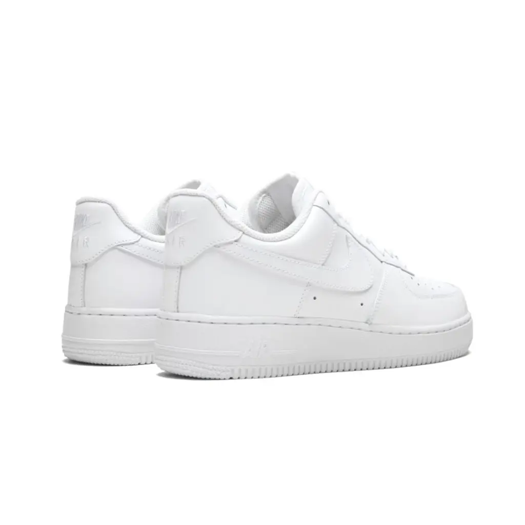 AIR FORCE 1 LOW 07
“Triple White” 4
