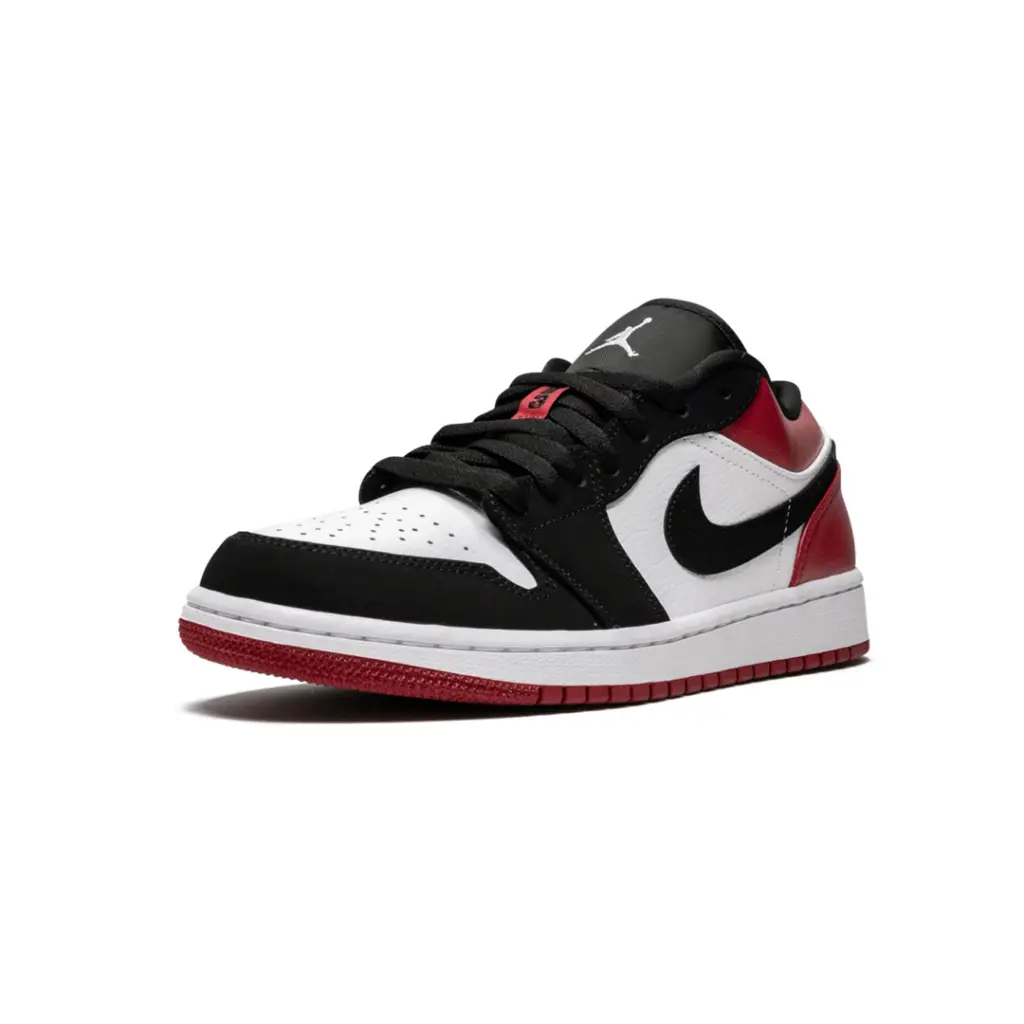 AIR JORDAN 1 LOW
“Black Toe” 2