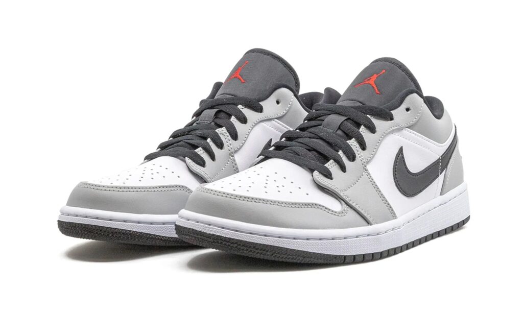 AIR JORDAN 1 LOW “Light Smoke Grey” 4