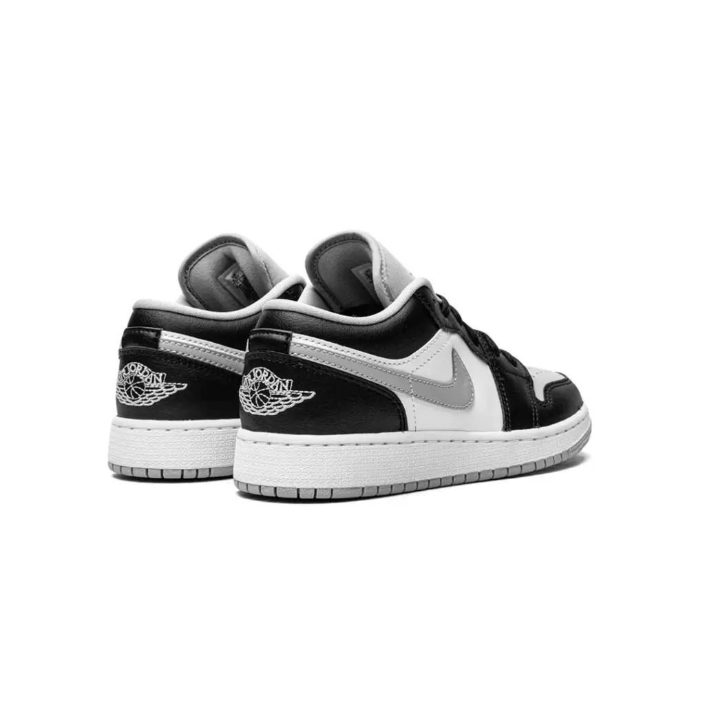 AIR JORDAN 1 LOW GS
“Smoke Grey” 3