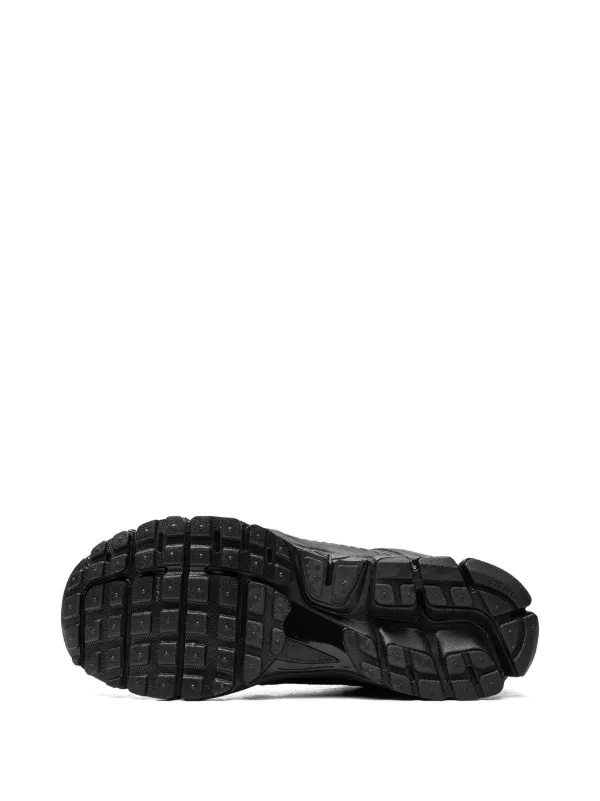Nike Zoom Vomero 5 “Triple Black” 3